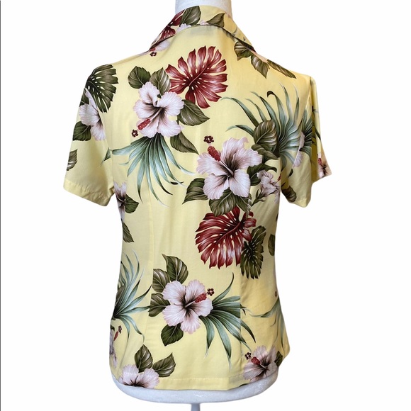 Floral Hawaiian Buttoned Down Blouse - Picture 2 of 4